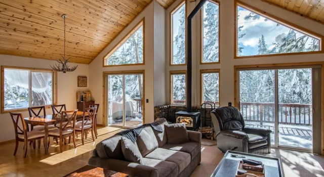 3BR Pine Forest House in Truckee Tahoe Donner by RedAwning, Забронировать Отель Отели Траков 3 звезды, 3*