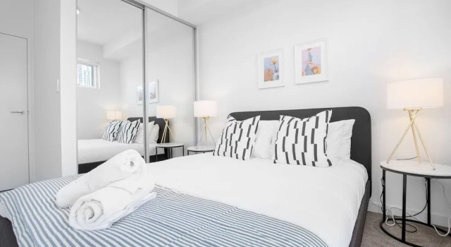 Апартаменты Wow Southport Apartment Near Light Rail Station