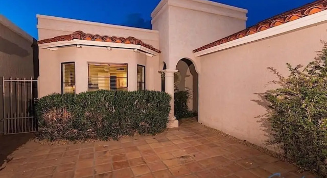 Truly Charming at McCormick Ranch By Signature Vacation Rent, Забронировать Дом для отпуска Отели Скотсдейл с парковкой, Парковка