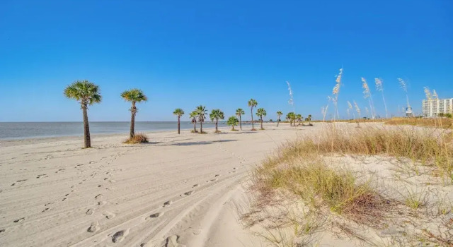 Апартаменты Beachfront Condo w/ Pool Access in Biloxi!