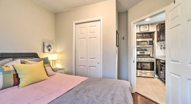 Коттедж Lovely Dearborn Home w/ Gas Grill & Backyard!