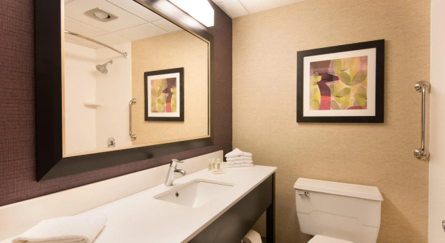 Четырёхместный номер Standard Holiday Inn Williamsport by IHG