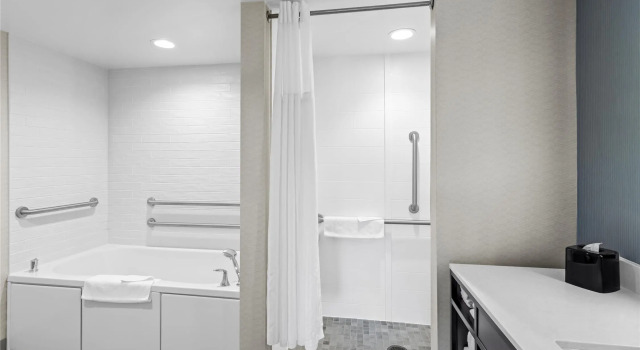 Люкс Hilton Garden Inn Corning Downtown