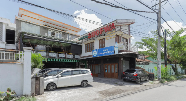 RedDoorz near Juanda International Airport 2