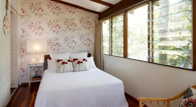 Birdsong Hideaway Garden Burees