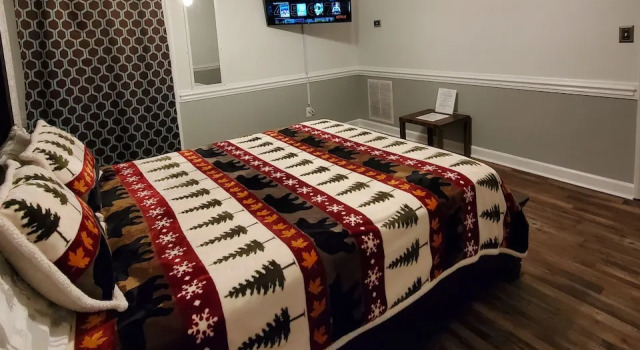 Коттедж Kernersville Hot Tub  Pool  Arcade Gym Wifi Coffee