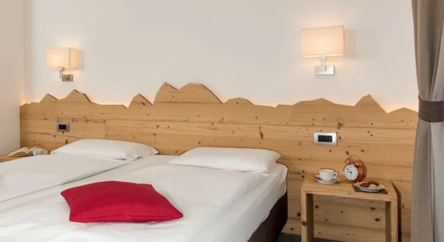Четырёхместный номер Standard с балконом Hotel Garni Lastei