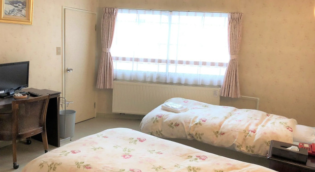 Hotel Sunny Shiga, Забронировать Отель Сига Когэн Яманоути, рядом с Hasuike Pond