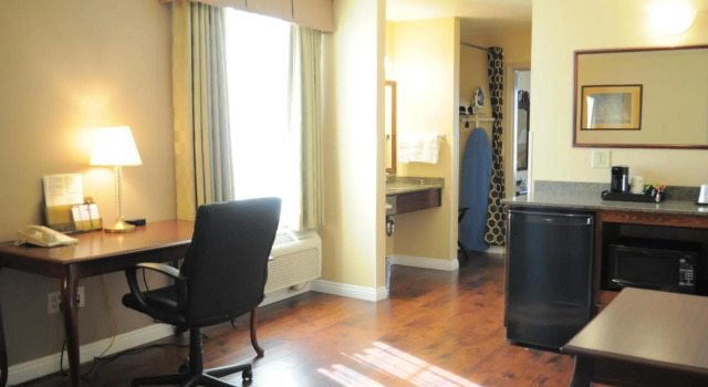 Двухместный люкс c 1 комнатой Best Western Plus John Jay Inn & Suites