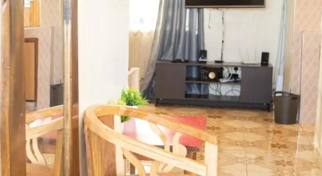 Mountain view apartment at Ahadi flats Netflix,Parking and Internet