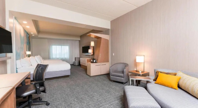 Четырёхместный номер Standard Courtyard by Marriott Mt. Pleasant at Central Michigan University