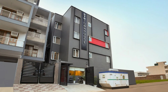 Oyo Townhouse 178 Sector 52, Забронировать Отель Гургаон 