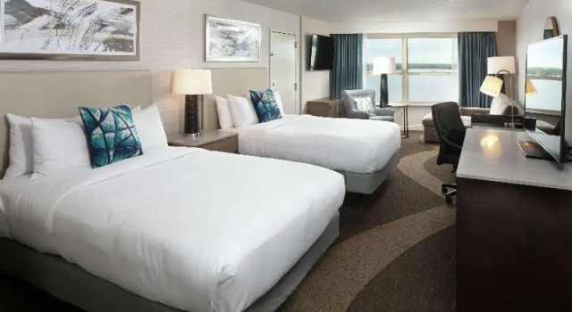 Номер Deluxe с видом на озеро Hilton Madison Monona Terrace