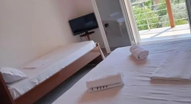 Guest House Emiljos Flamur, Rezervasyon Misafirhane Berat County ucuz oteller