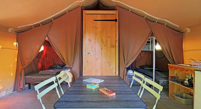 Тент Huttopia Beaulieu sur Dordogne