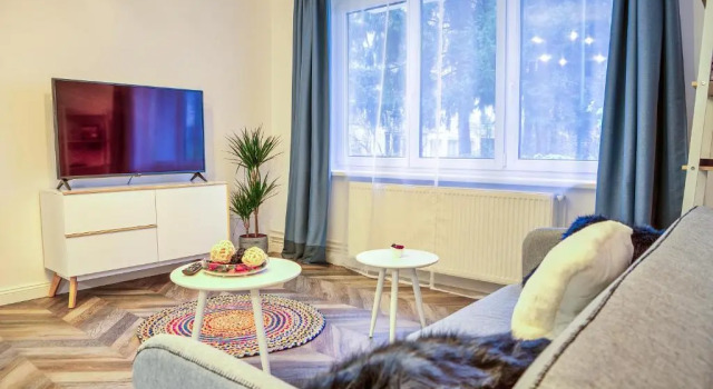 5 min to everything-Stylish-Modern-Old City Center