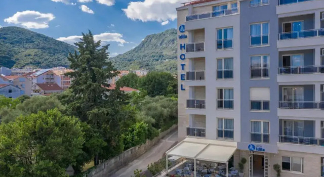 Idila Hotel, Book Hotel Hoteller i Budva Riviera med pool, Swimmingpool
