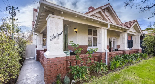 Lady Meredith in Elwood, Book Hotel Elwood Victoria