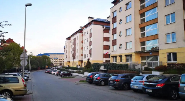 APARTAMENT TARASY GDYNI z OGRÓDKIEM, Varaa Huoneisto Hotellit Pommeri pysäköinnillä, Pysäköinti