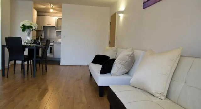 Impeccable 2-bed Apartment in Brentwood, Забронировать Апартаменты/квартира Брентвуд Эссекс