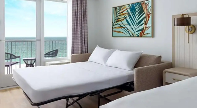 Номер Standard с балконом Beal House Fort Walton Beach, Tapestry Collection By Hilton