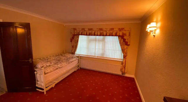 Exquisite Manor House Cul de sac Sleeps 8 & Parking
