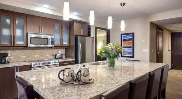 Двухместный номер Standard с балконом Sunrise Ridge Waterfront Resort