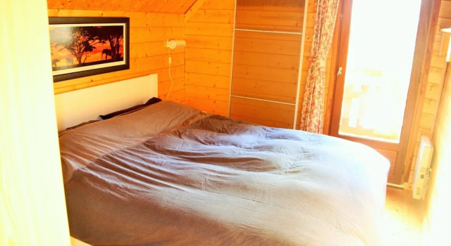 Lakeside Escape for 6 Guests, Забронировать Дом для отпуска Виллы Овернь-Рона-Альпы, Вилла