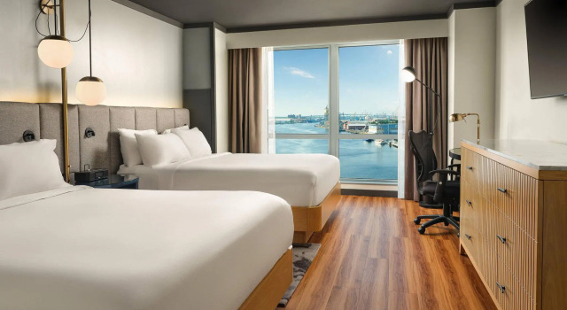 Четырёхместный номер Standard с видом на воду Renaissance Portsmouth-Norfolk Waterfront Hotel