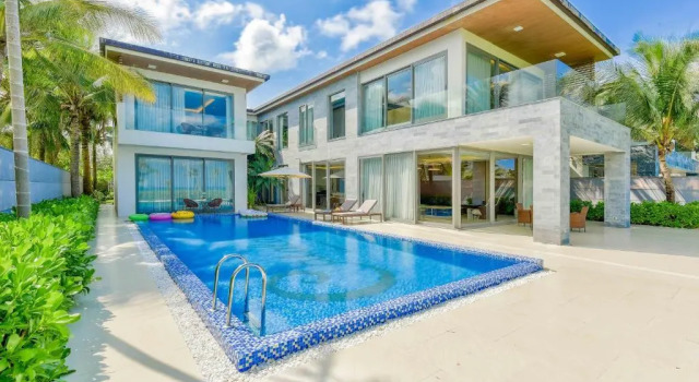 Luxury Pool Villa Close To The Private Beach, Réserver Villa Villas à Da Nang, Villa