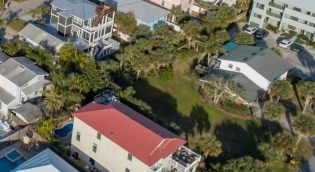 Семейный коттедж с балконом Seascape Family Beach Retreat