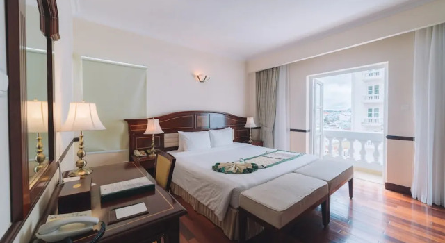 Полулюкс с балконом Saigon Dalat Hotel