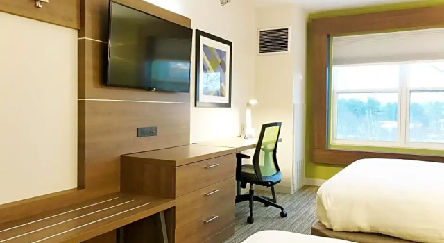 Люкс c 1 комнатой Holiday Inn Express Hotel & Suites White River Junction by IHG