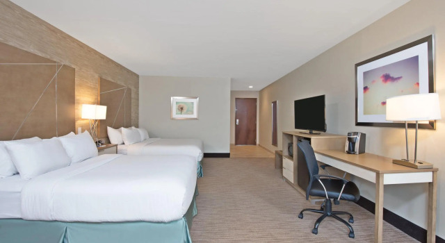 Четырёхместный номер Standard Holiday Inn Express & Suites New Cumberland by IHG