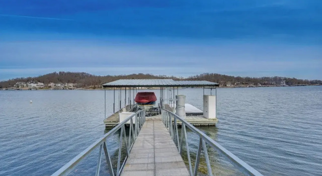 Коттедж с 2 комнатами с балконом Private Dock: Lake of the Ozarks Hideaway!