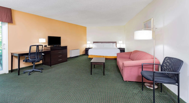 Двухместный люкс Travelodge by Wyndham Bracebridge