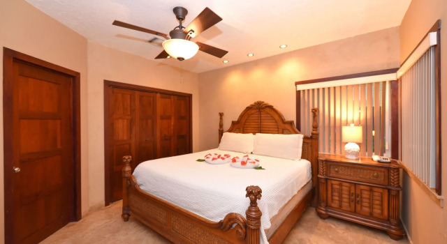 Infinity Bay, Spa & Beach Resort, Book Ferieresort 3-stjernede hoteller i Roatan, 3*