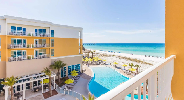 Четырёхместный номер Standard с балконом и с видом на залив Hilton Garden Inn Ft. Walton Beach