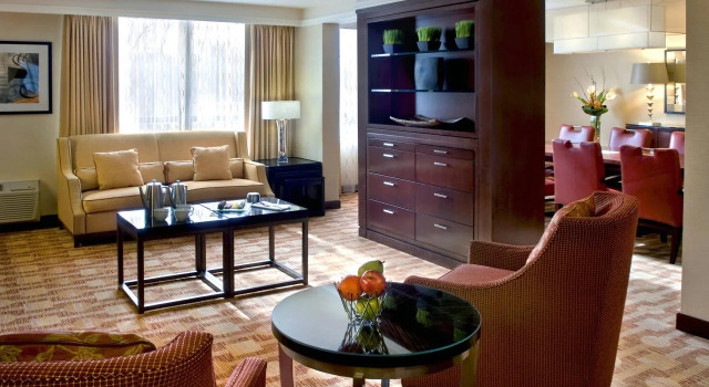 Trumbull Marriott Merritt Parkway, Varaa Hotelli Hotellit New England uima-altaalla, Uima-allas