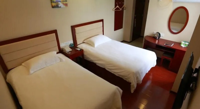 GreenTree Inn GuangDong ShenZhen BaoAn Airport New Terminal Express Hotel, Забронировать Отель Баоань Лунхуа
