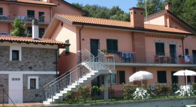 Lunezia Resort, Забронировать Курортный отель Аула Lunigiana