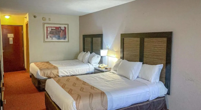 Четырёхместный номер Standard Motel 6 Elkhart, IN