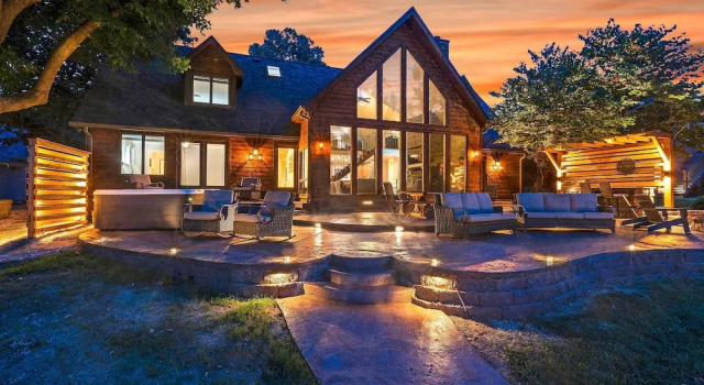 Коттедж Spacious Lakefront Home w/ Private Dock!