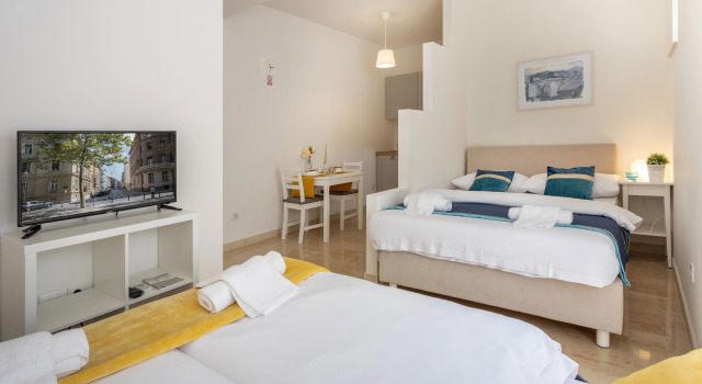 Colorful Studio Near Kvaternik Square, Rezerwuj Hotel Maksimir Zagrzeb