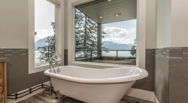 Коттедж с 5 комнатами The Lodge on Harrison Lake