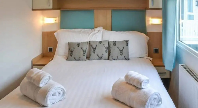 Apple Tree Lodge, Hot Tub, 3 Bedroom, 2 Bars