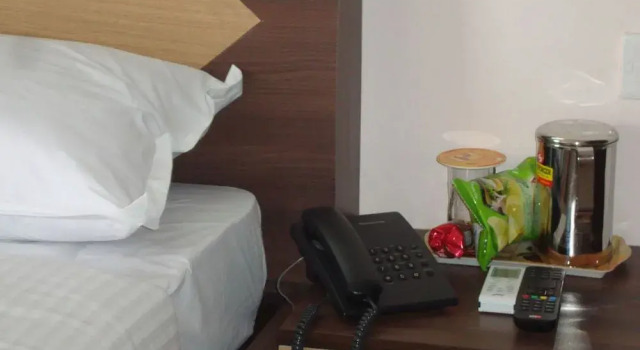 Hotel Raj Comforts - Golf View