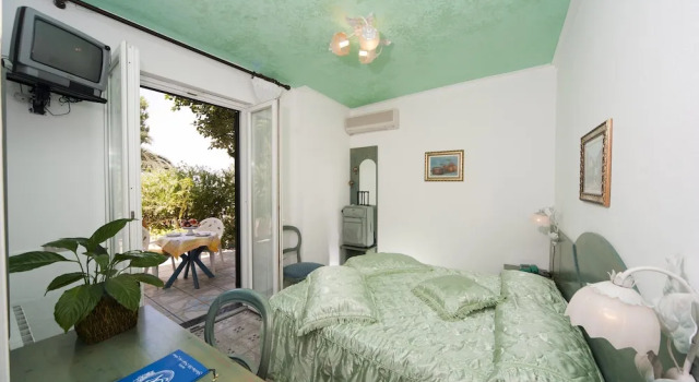 Двухместный номер Standard с балконом и с видом на море Hotel Giardino Delle Ninfe E La Fenice