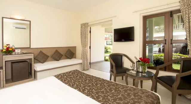 Номер Deluxe с балконом Nanu Beach Resort and Spa
