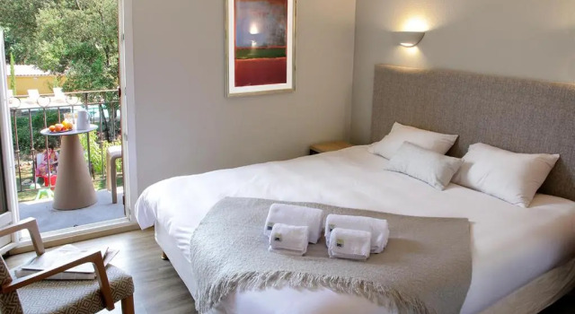 Номер Superior Logis Hôtel La Bastide De Grignan & Restaurant La Chênaie